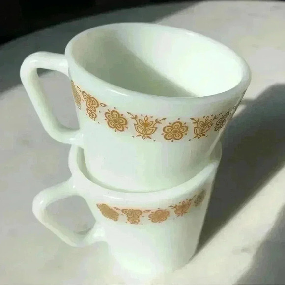 Set of 2 Pyrex Butterfly Gold milk glass mugs with D handles - Picture 2 of 10